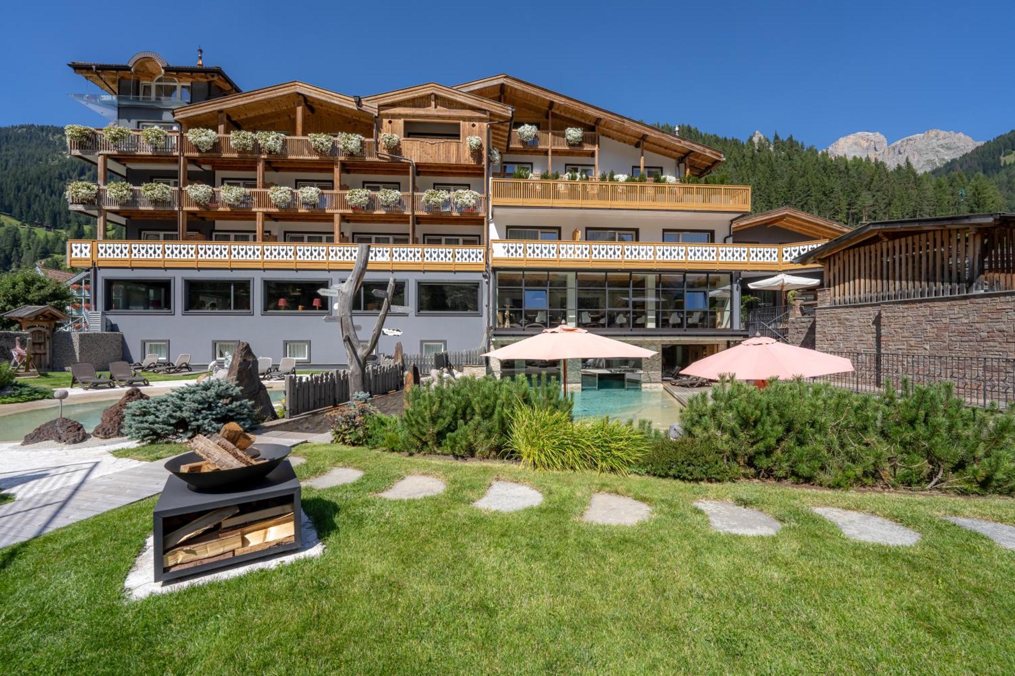 Croce Bianca Leisure & Spa Hotel Canazei Zewnętrze zdjęcie